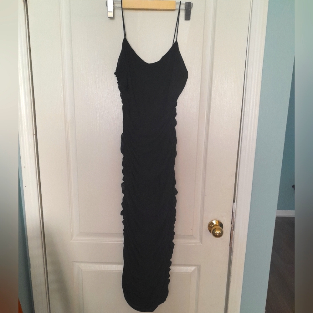 Rosevelvet Elegant Black Maxi Dress